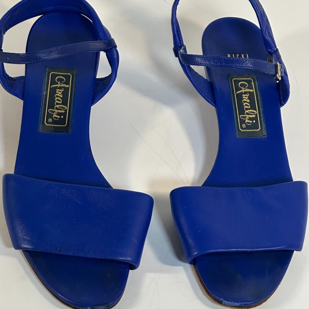Women's size 7.5 Vibrant purple/Blu- fine preowned condition
